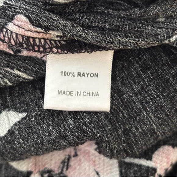 KENDALL & KYLIE Short Black Floral Long Sleeve Romper SIZE XS‎ Summer Vacation - Picture 6 of 7